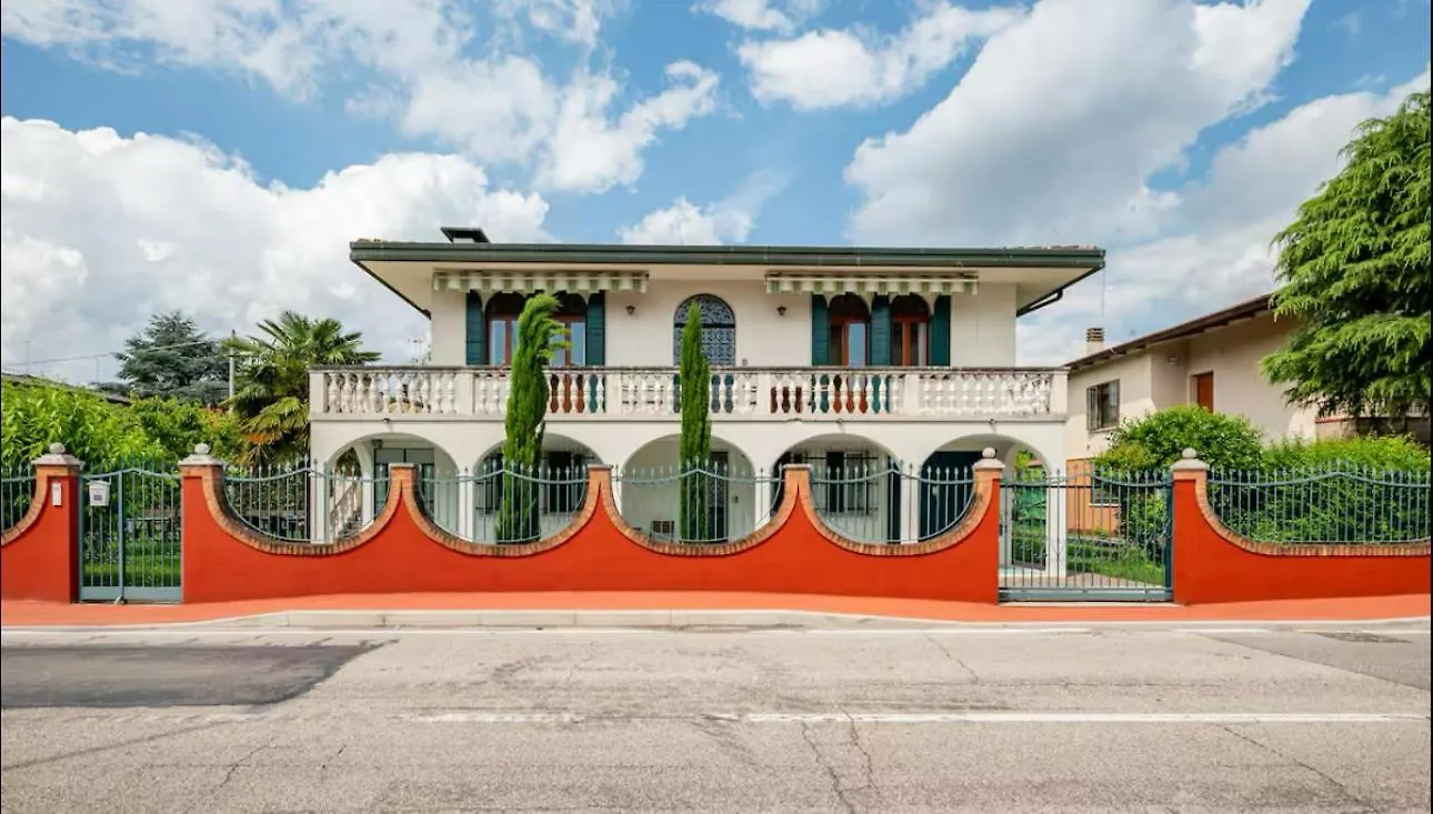 بيت للعطل فيلا Casa Del Vigneto مخرج سبينيا
